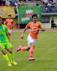  德比大战火花四溅，红黄牌频现火药味