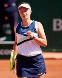  克雷吉茨科娃双误送赛点，奇迹般实现翻盘