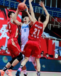  山东高速全员皆兵，团队篮球击溃广东队