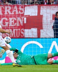  升班马展锋芒，主场力克传统豪强