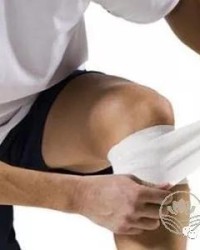  網球員护腕设计革新，智能监测设备预防运动损伤  