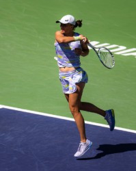  斯维亚泰克连胜纪录延续，罗兰加洛斯展风采