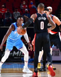  篮坛巨星闪耀全场率队豪取连胜