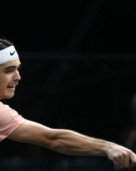  弗里茨发球时速破纪录震撼全场观众