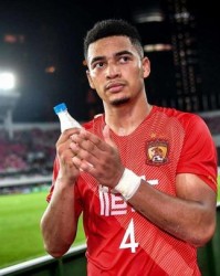  外援双响炮定乾坤，升班马客场奏凯