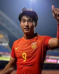  莱巴金娜发球上网战术制霸赛场