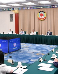  网坛情侣档同场竞技，爱情与事业双丰收