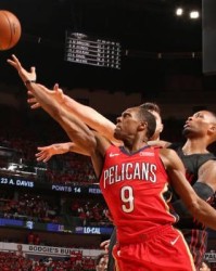  篮球评论员犀利点评，深度解读比赛走向