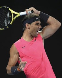  纳达尔伤愈复出首秀告捷展现王者风范