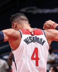  传奇球星退役赛，万人空巷致敬经典