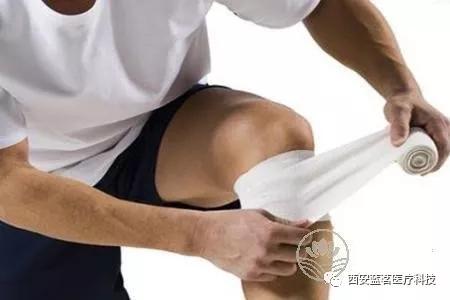  網球員护腕设计革新，智能监测设备预防运动损伤  