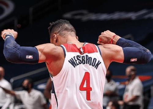  传奇球星退役赛，万人空巷致敬经典