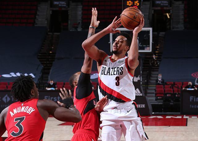  麦科勒姆末节发威开拓者逆转国王