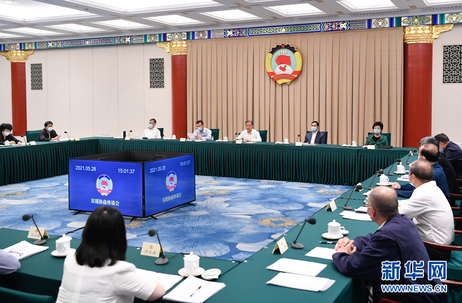  网坛情侣档同场竞技，爱情与事业双丰收