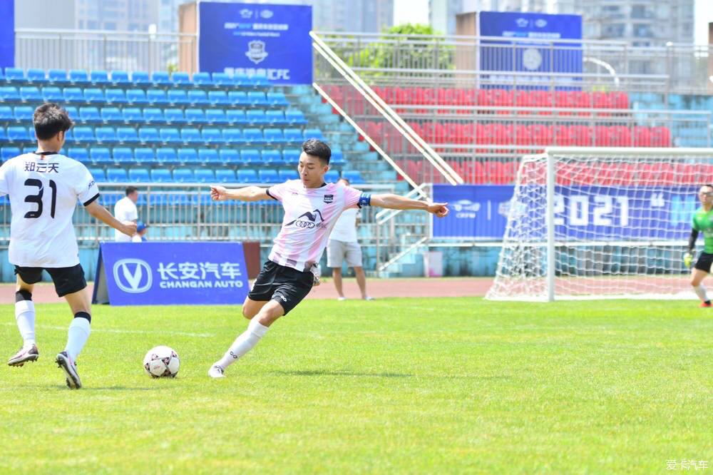  电竞高校联赛开赛学子热血征战  